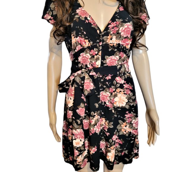 AMERICAN EAGLE OUTFITTERS  Black Floral Mini Dress Size Small - Picture 1 of 5